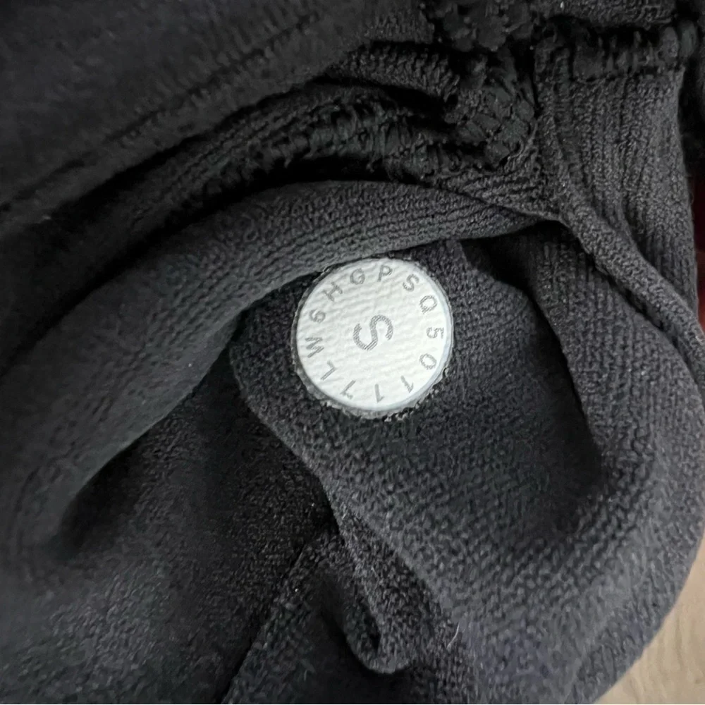 Lululemon Reveal Crop (15") size Small - Picture 11 of 11